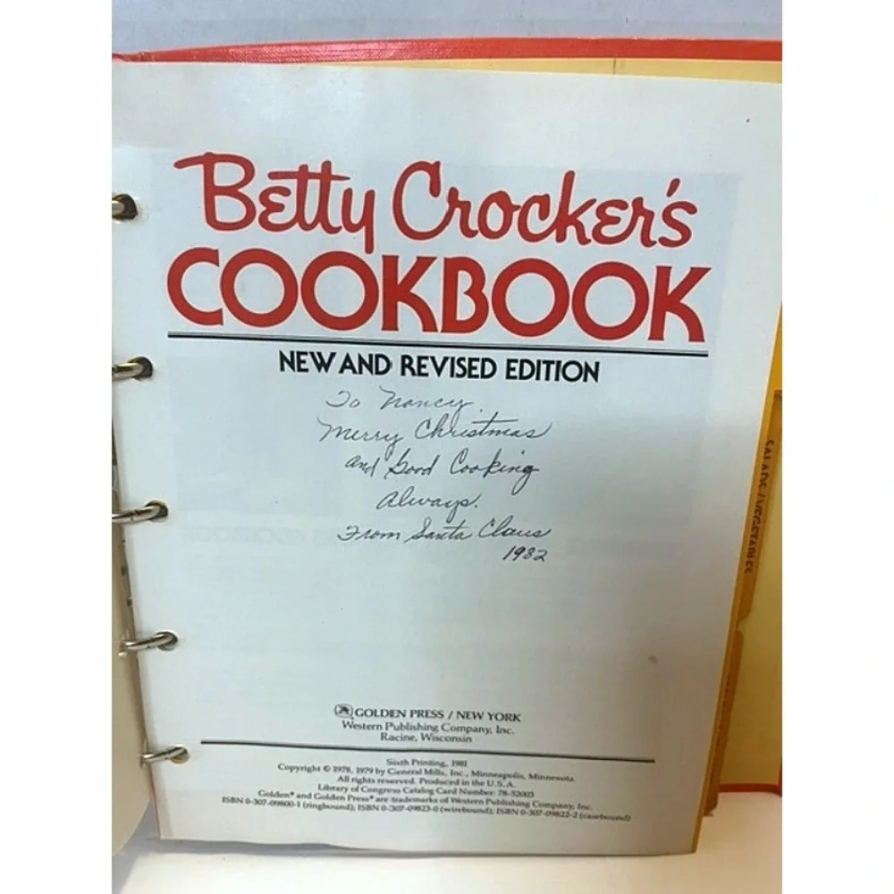 Betty Crocker's Cookbook New and Revised Edition 1981 Vintage Red Binder Golden